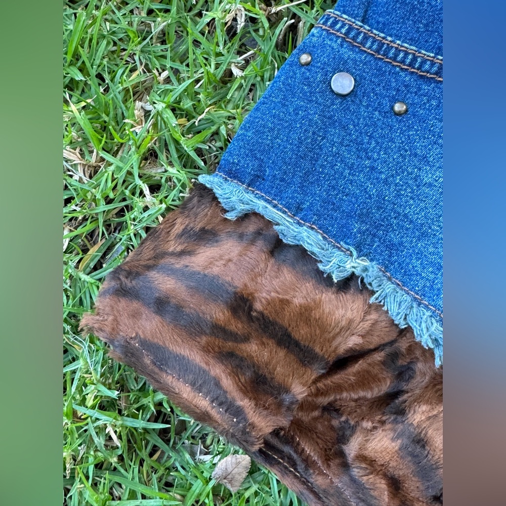 Y2K vintage low rise mini skirt w faux fur fuzzy tiger stripe flutter hem Sz SM - Picture 3 of 11
